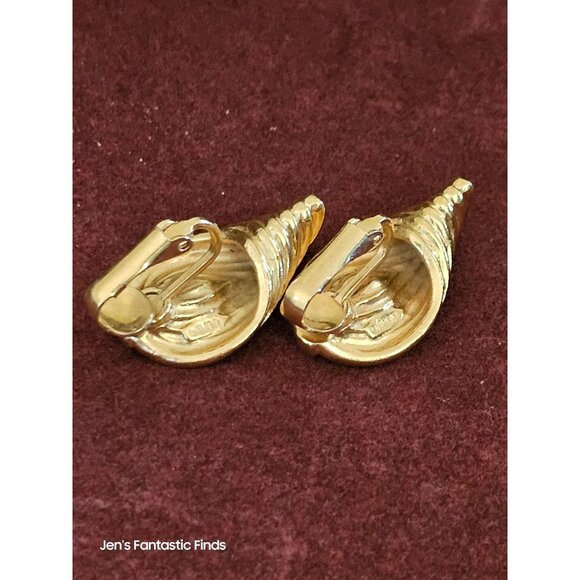 Avon Gold Leaf Clip On Earrings Excellent Vintage Condition HTF - Picture 2 of 2